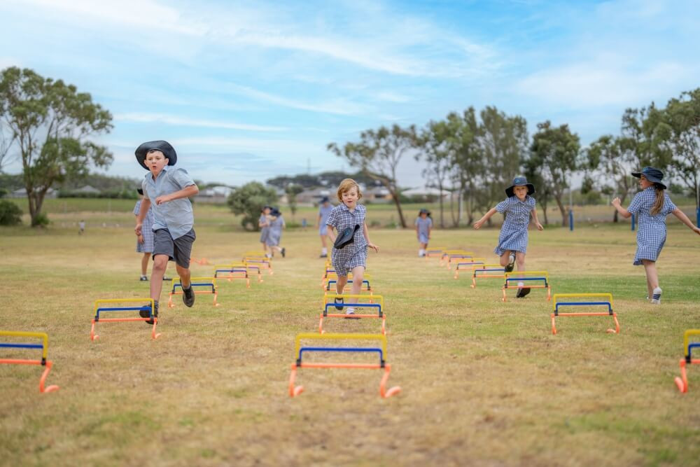 stjohns-students-jumping-over-hurdles-at-stjohns-lutheran-primary-school-portland_1000px.jpg