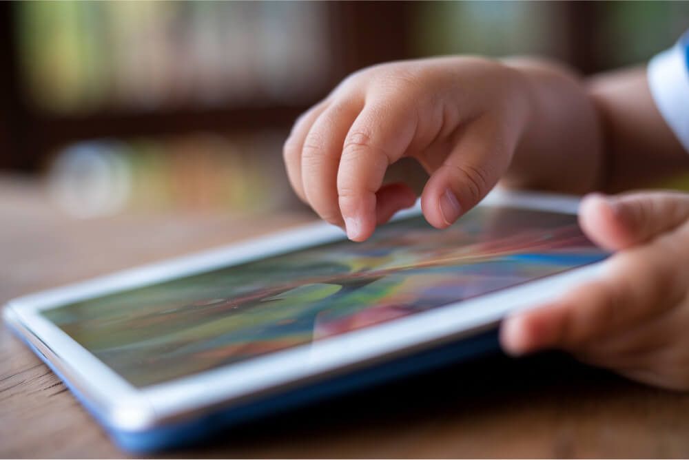 stjohns-students-using-an-ipad-at-music-stjohns-lutheran-primary-school-portland_1000px.jpg